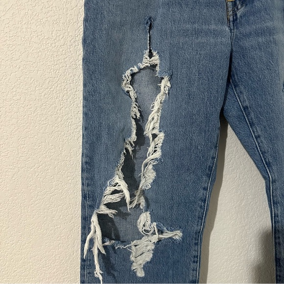 Levi’s 90s Fit Distressed Jeans Size 29 Mom Boyfriend Baggy - Picture 2 of 9